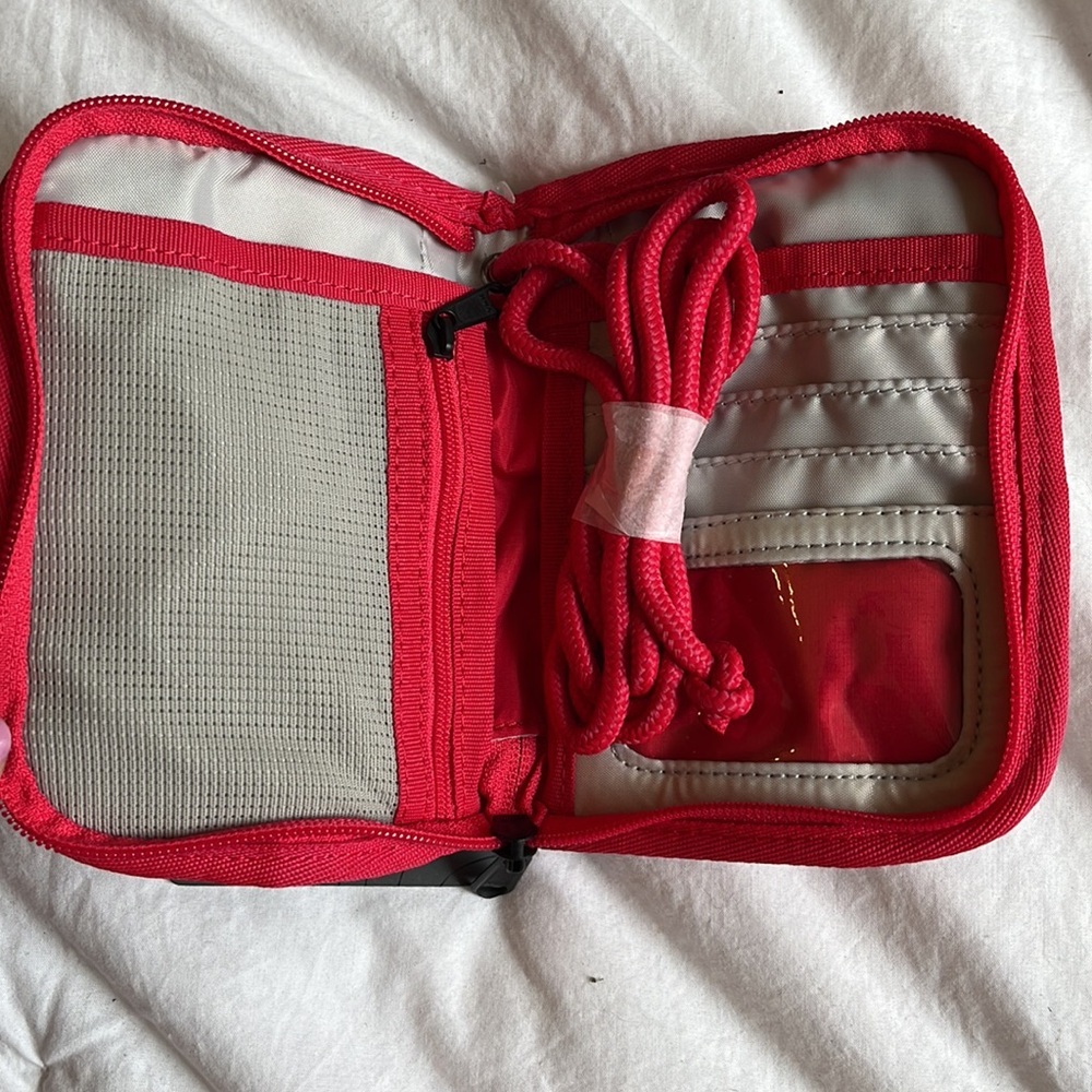 Eddie Bauer Connect Travel Wallet NEW with tags RED - Picture 4 of 8